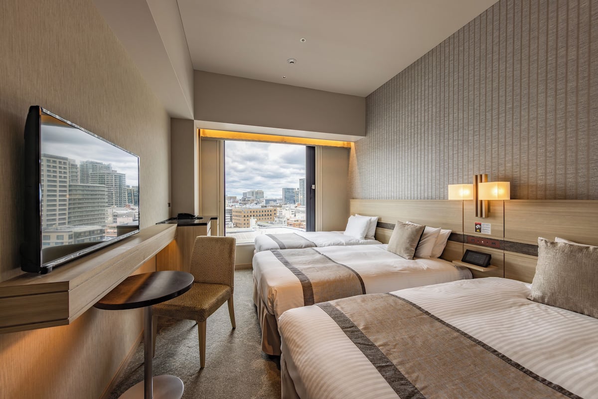 Superior Floor Standard Triple Room, Non Smoking | In-room safe, blackout curtains, soundproofing, bed sheets