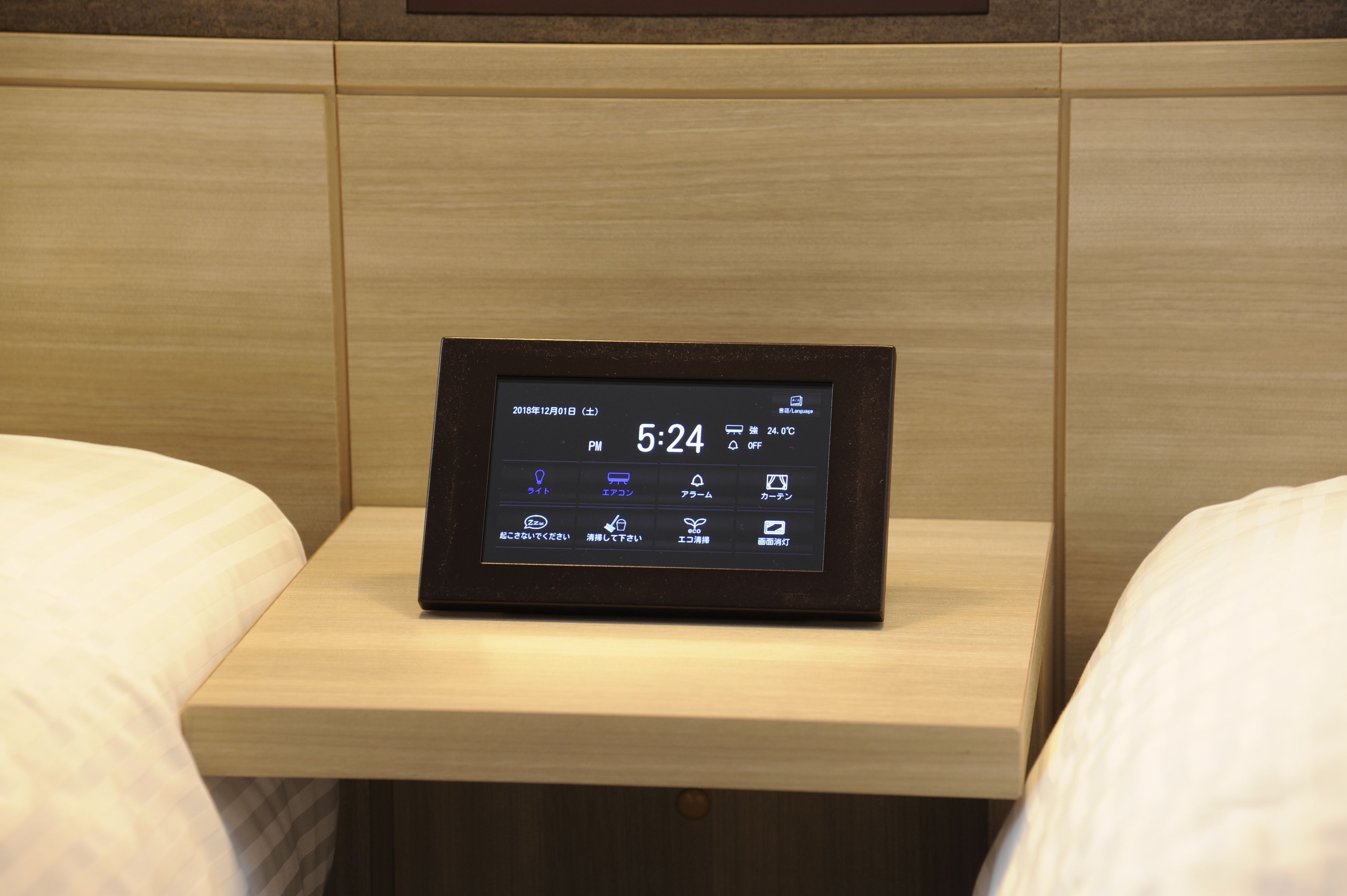 Caja fuerte, cortinas opacas, sistema de insonorización y ropa de cama