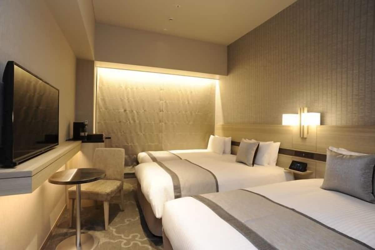 In-room safe, blackout curtains, soundproofing, bed sheets
