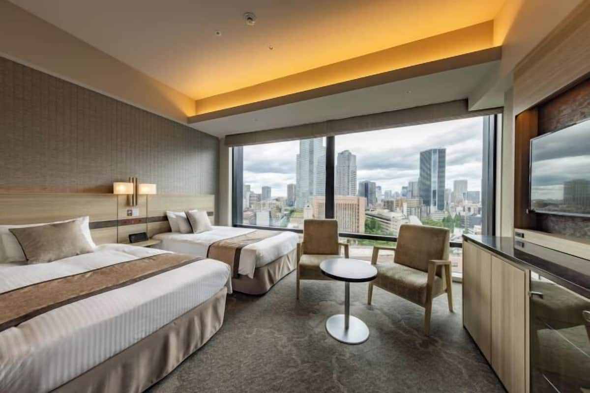 In-room safe, blackout curtains, soundproofing, bed sheets