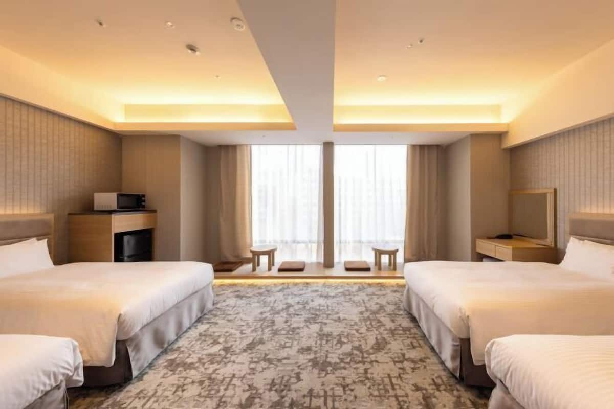 In-room safe, blackout drapes, soundproofing, bed sheets