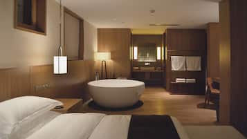 Suite Premier, 1 cama King size, Terraza, vista a la montaña | Ropa de cama de alta calidad y caja de seguridad en la habitación