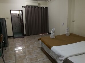 Standard Double Room | Free WiFi - Soi 5 Apartment (Pattaya)