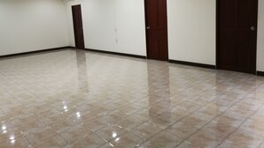 Lobby-lounge