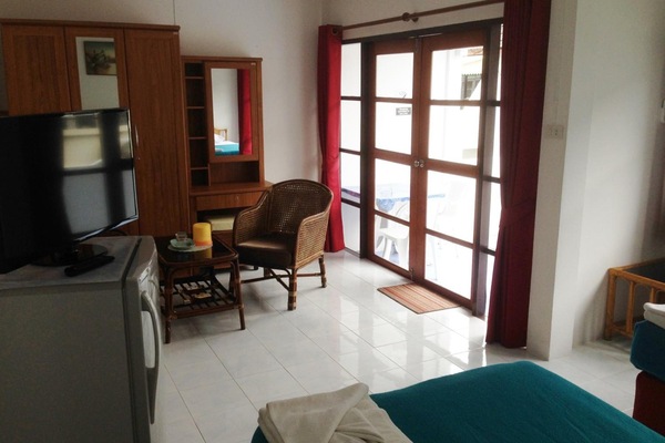 Minibar, in-room safe, cribs/infant beds, free WiFi