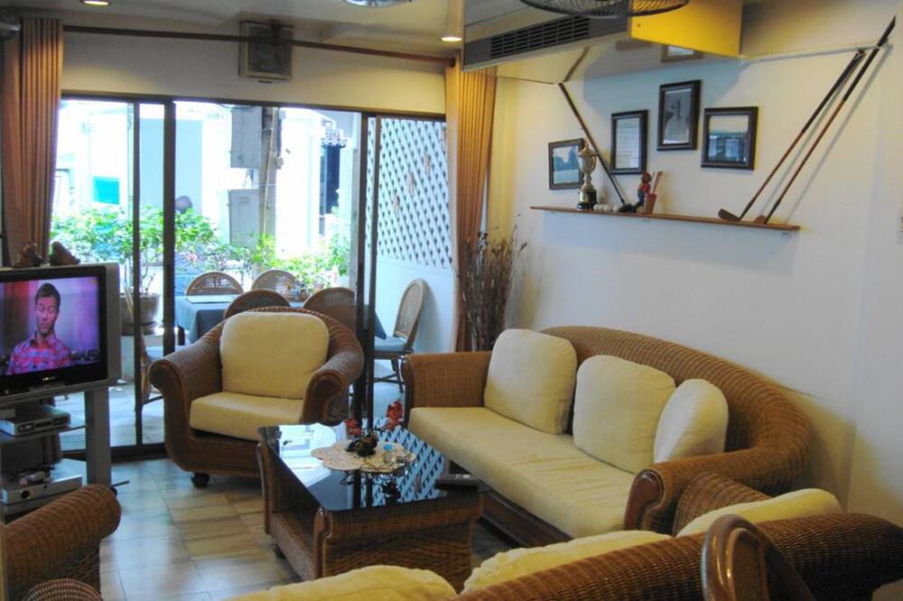 A&B Hotel