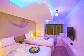 In-room safe, free WiFi, bed sheets - Holidays Home (Pattaya)