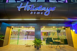 Pintu masuk properti