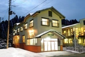 Front of property - evening/night - Petit House Hiromi (Minamiuonuma)