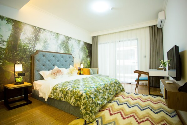 Design Double Room | Desk, blackout drapes, free WiFi