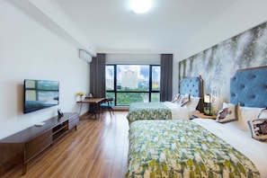 Design Twin Room | Desk, blackout drapes, free WiFi