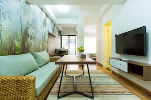 Suite, 1 Bedroom | Living room