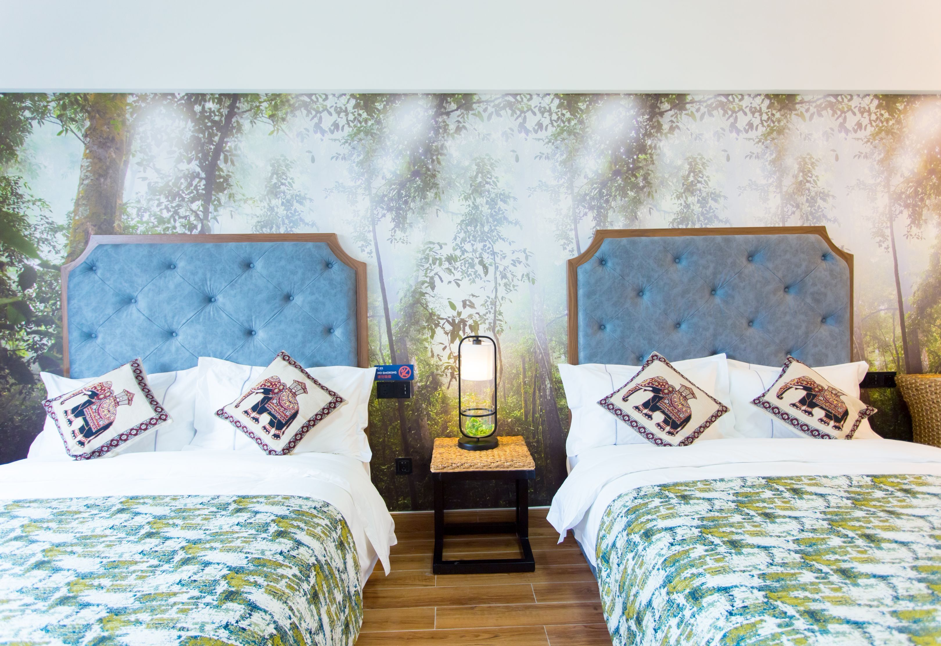 design twin room | desk, blackout curtains, free wifi