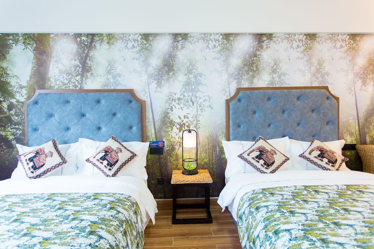 design twin room | desk, blackout curtains, free wifi