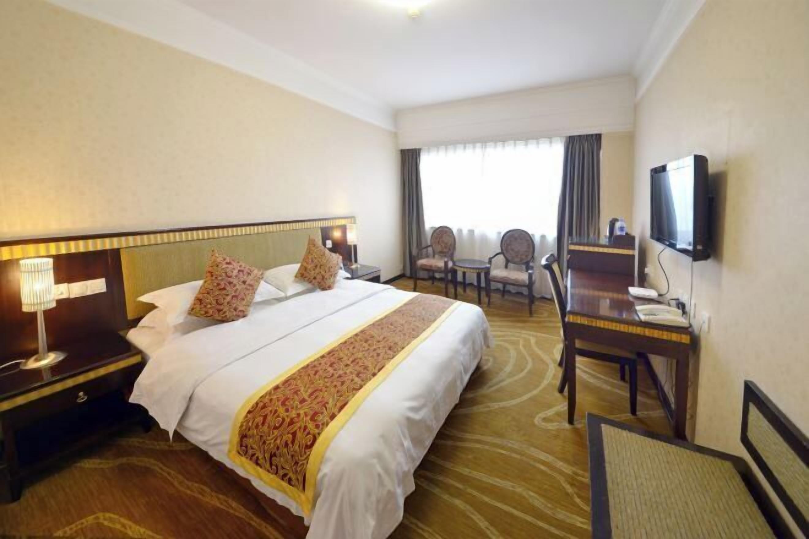 Desk, rollaway beds, free WiFi