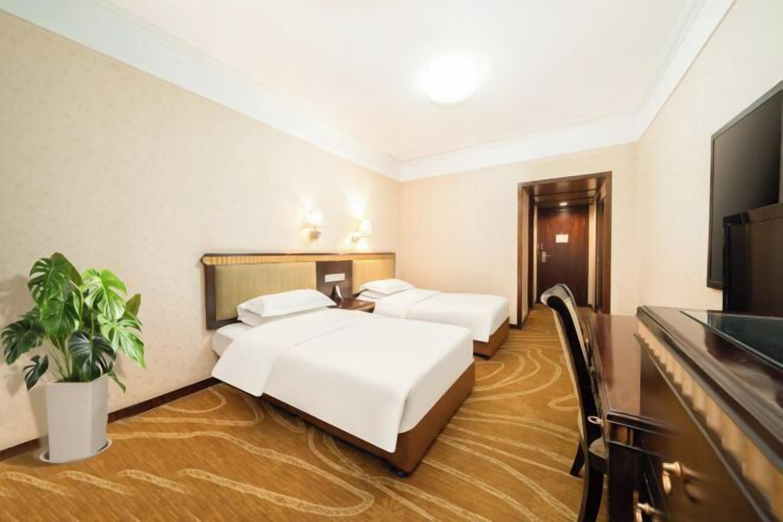 Desk, rollaway beds, free WiFi