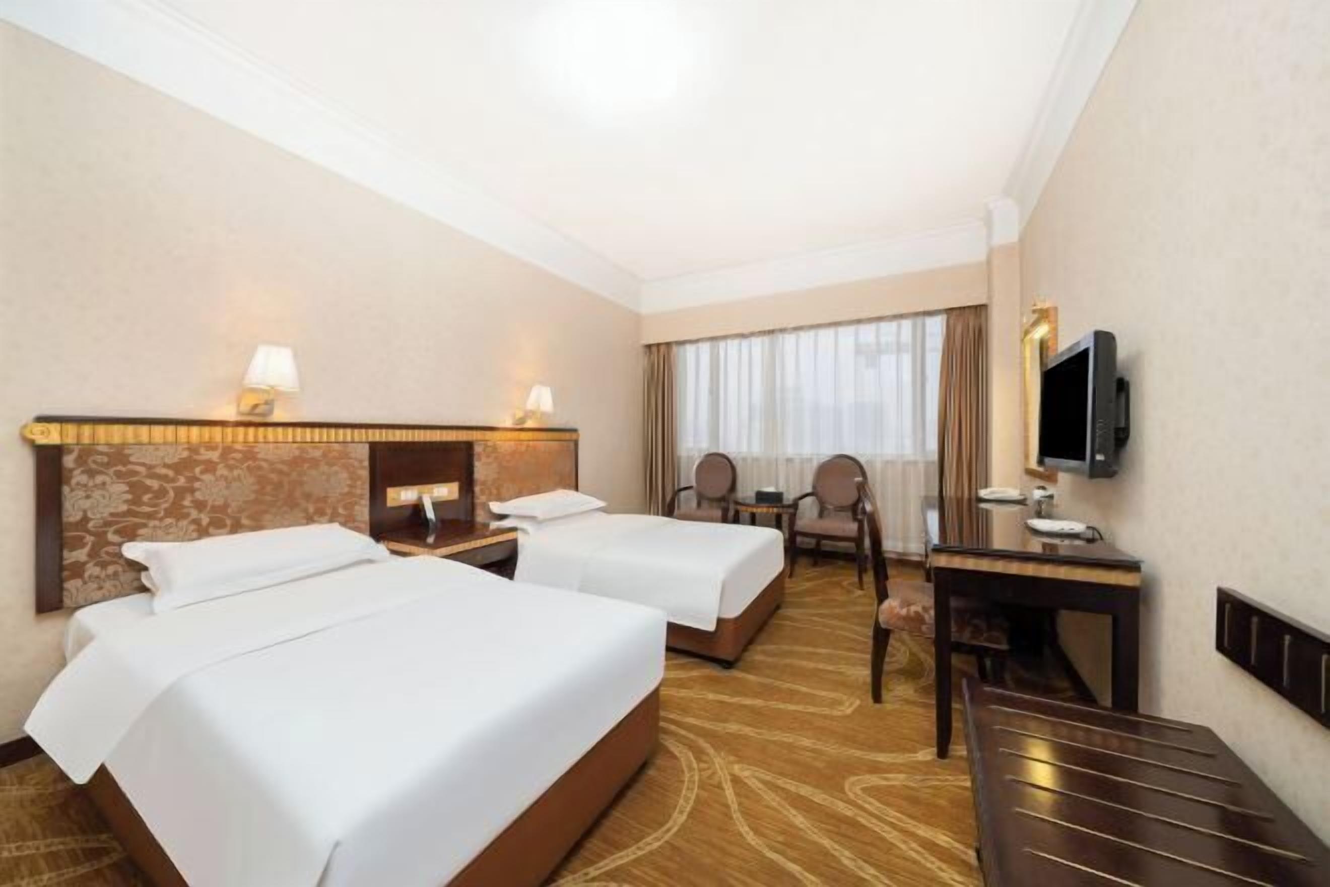 Desk, rollaway beds, free WiFi