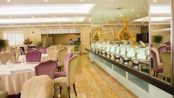 Breakfast, lunch and dinner served