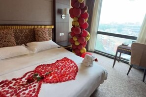 Desk, rollaway beds, free WiFi - Peony Hotel (Luoyang)