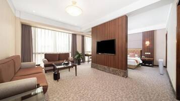 Desk, rollaway beds, free WiFi