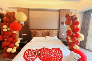 Desk, rollaway beds, free WiFi - Peony Hotel (Luoyang)