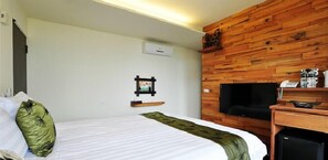 Comfort Double Room | Premium bedding, free minibar, individually decorated - Cao Hai Tung (Shoufeng)