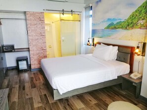Executive Room | Desk, iron/ironing board, free WiFi, bed sheets