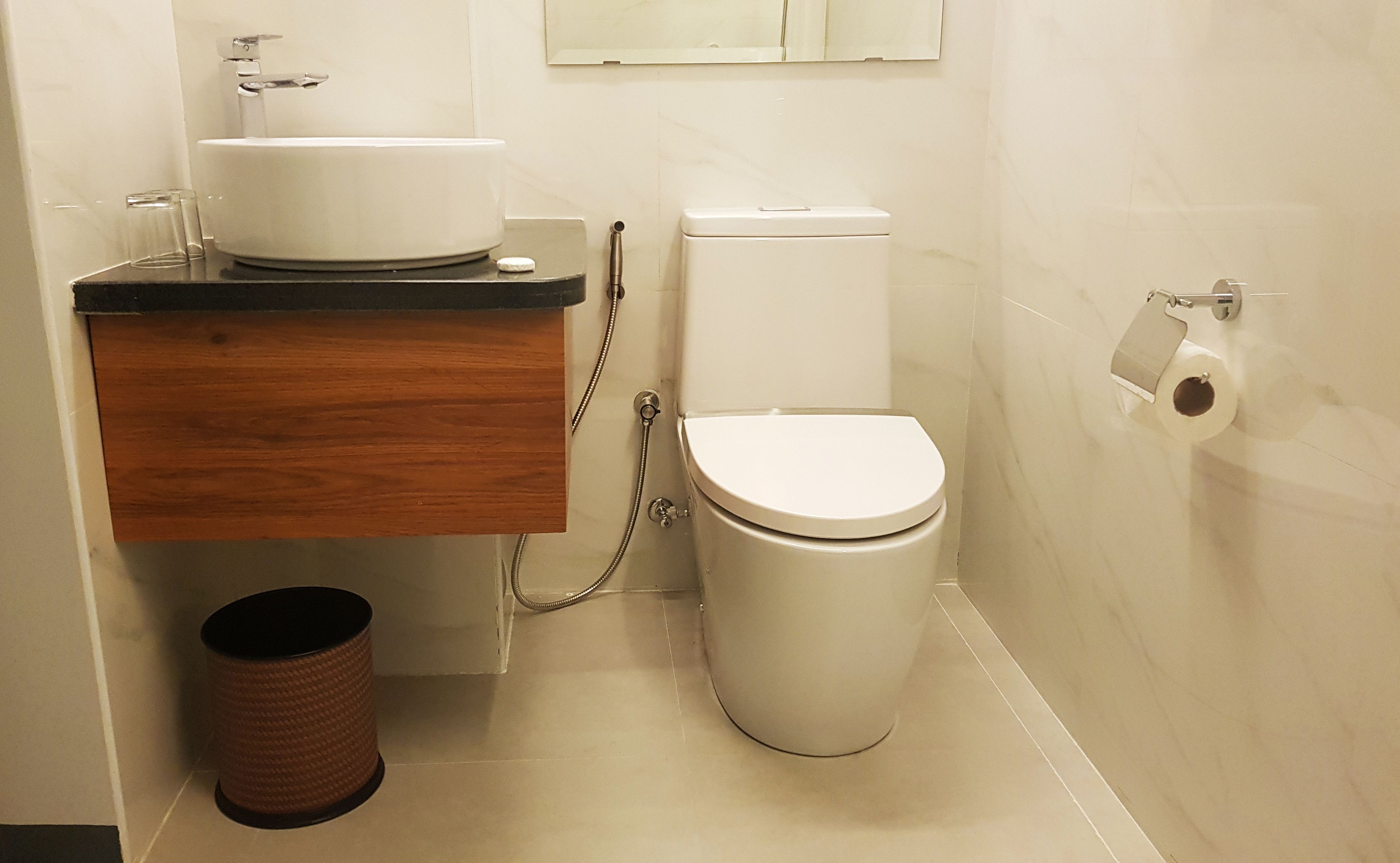 shower, rainfall showerhead, free toiletries, hair dryer