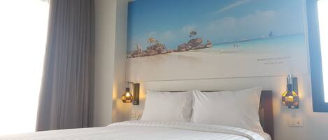 Room, 1 Queen Bed, Park View | Desk, iron/ironing board, free WiFi, bed sheets