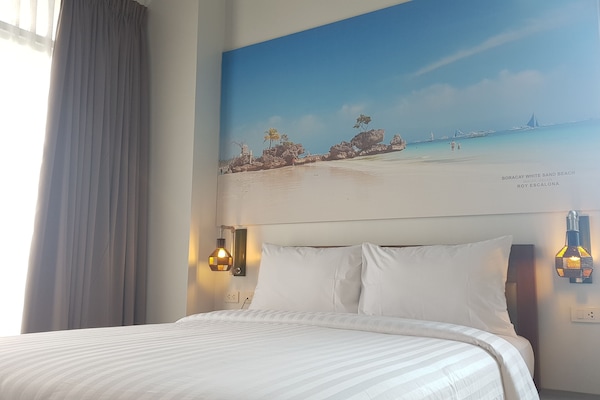 Room, 1 Queen Bed, Park View | Desk, iron/ironing board, free WiFi, bed sheets