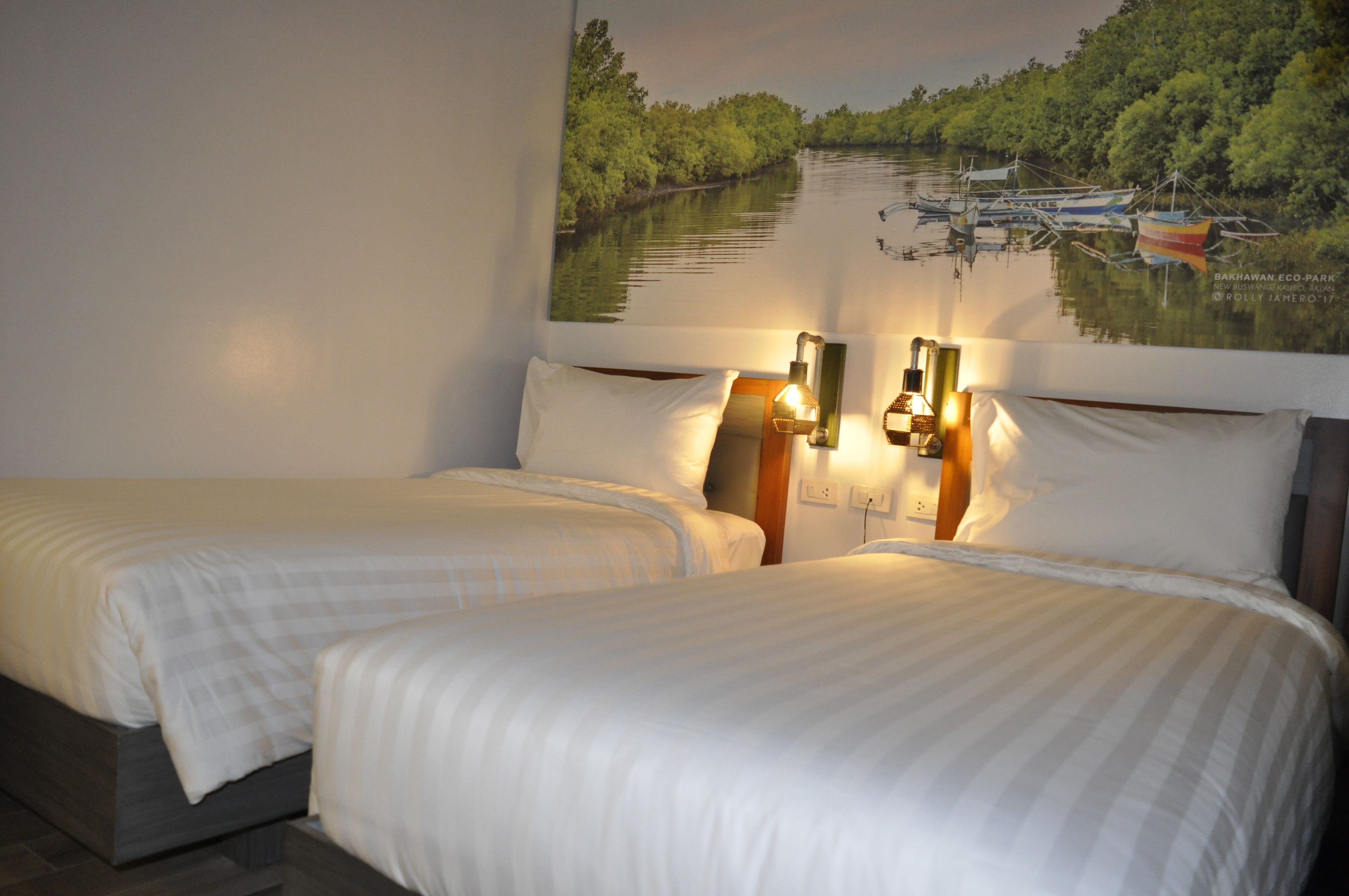 twin room with window | desk, iron/ironing board, free wifi, bed sheets