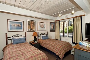 2 habitaciones, tabla de planchar con plancha, internet y ropa de cama 