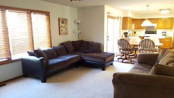 Beautiful comfy five bedroom home sleeps 11+