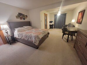 5 dormitoris, escriptori, planxa i posts de planxar i wifi gratuïta 