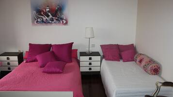 5 bedrooms, iron/ironing board, WiFi, bed sheets
