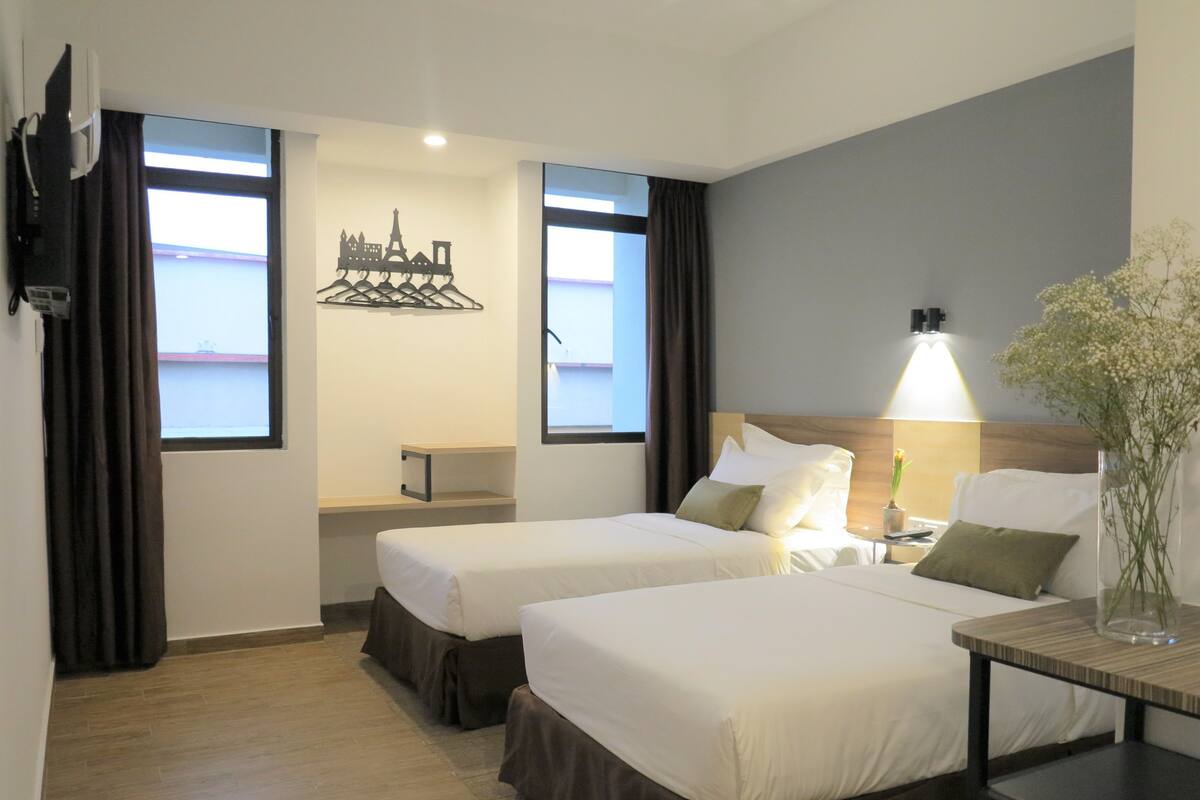 Deluxe Twin Room