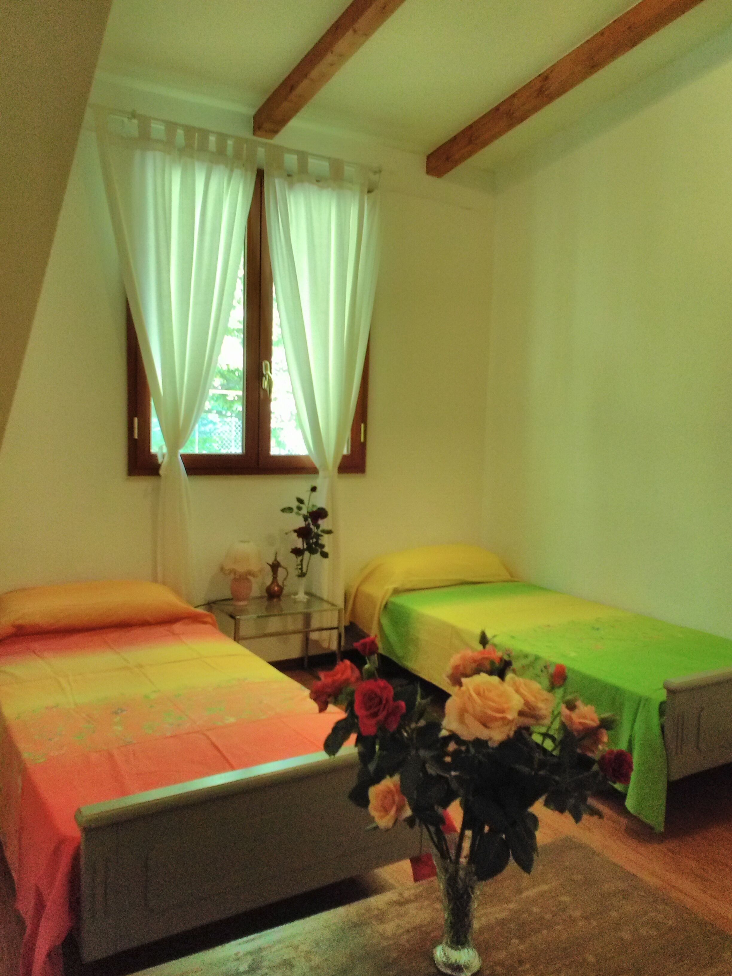 5 habitaciones, escritorio, tabla de planchar con plancha y wifi gratis 