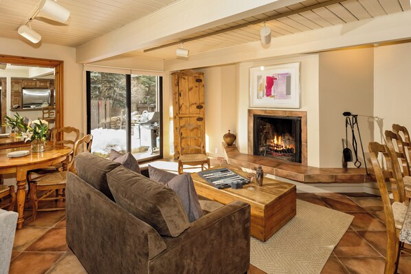 Living area - Aspen Alps Two Bedroom Condo - just steps away from Aspen Mountain (Aspen)