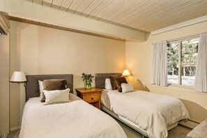 2 chambres, fer et planche à repasser, accès Internet, draps fournis