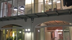 A multi-story building with large glass windows and balconies. - Alla Corte dei Bertoli SPA - Casa Gioele (Canale)