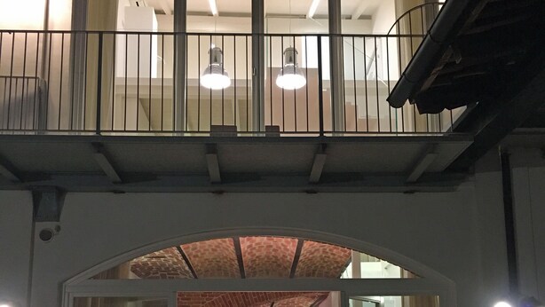 A two-story building with a balcony, a glass entrance, and a staircase leading to the upper floor. - Alla Corte dei Bertoli SPA - Casa Gioele (Canale)