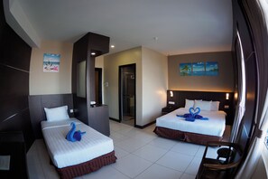 VIP Seaview | In-room safe, desk, blackout drapes, iron/ironing board - Wave View Hotel (Semporna)