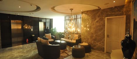 Coin salon dans le hall