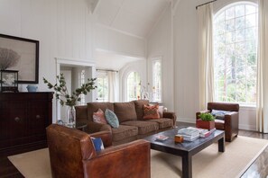 TV, fireplace, DVD player - Marmont Avenue by onefinestay (Los Angeles)