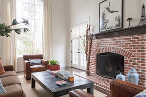 TV, fireplace, DVD player - Marmont Avenue by onefinestay (Los Angeles)