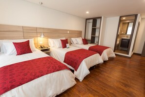 Superior Triple Room | Minibar, in-room safe, desk, iron/ironing board - Hotel Plaza Carnaval (San Juan de Pasto)