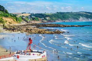 Beach - Looe Self Catering, Boutique Holiday Cottage Looe with Spectacular Harbour Views (Looe)
