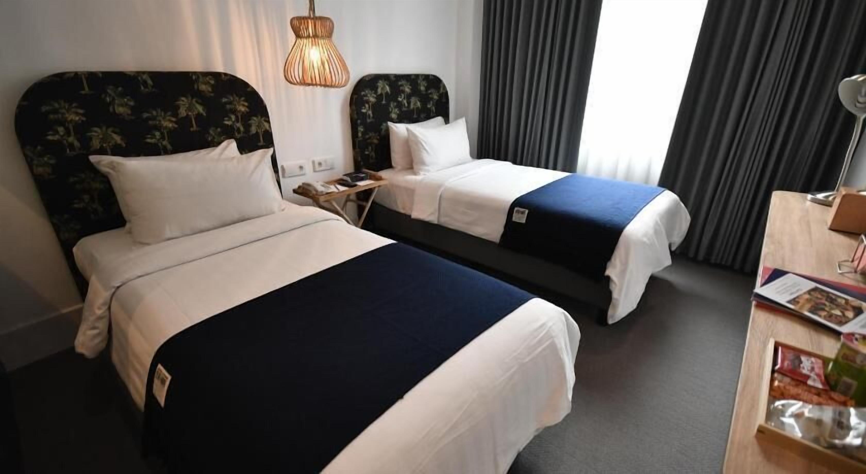 In-room safe, desk, laptop workspace, soundproofing