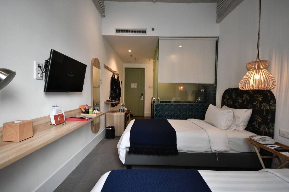 ห้องดีลักซ์ทวิน | ตู้นิรภัยในห้องพัก, โต๊ะทำงาน, พื้นที่ทำงานแบบใช้แล็ปท็อป, ห้องเก็บเสียง