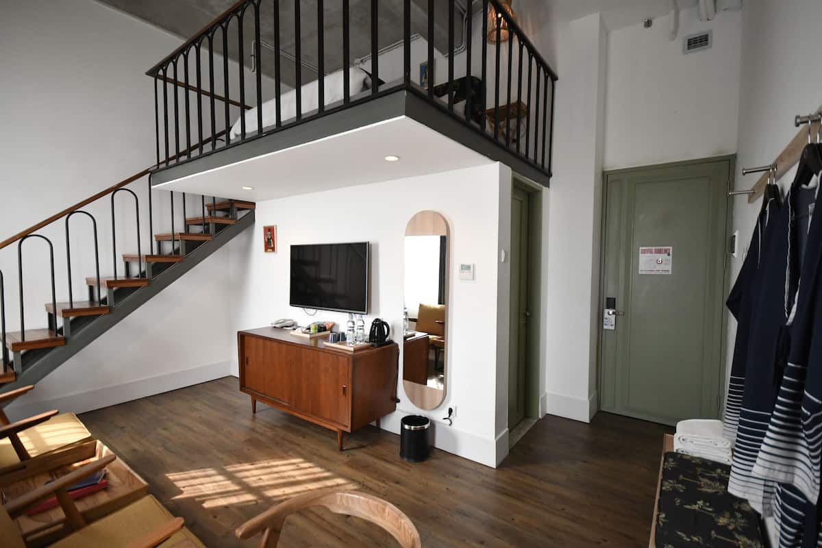 Junior Suite | In-room safe, desk, laptop workspace, soundproofing